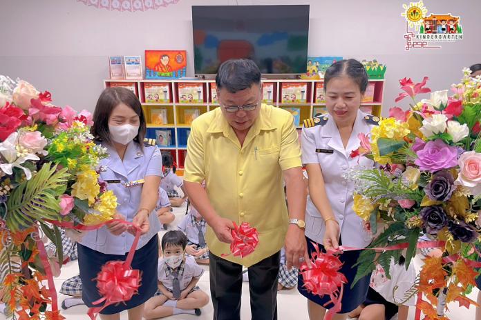 วันนี้ทางฝ่ายอนุบาล ได้ดำเนินการจัดตั้งห้องสมุด ระดับปฐมวัย โดยมีวัตถุประสงค์เพื่อส่งเสริมให้เนักเรียนมีทักษะทางการอ่าน ความคิดสร้างสรรค์ และจินตนาการ
