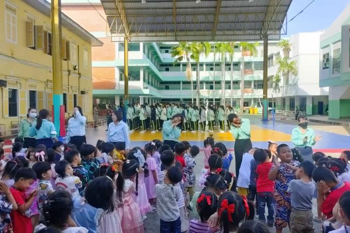 สวัสดีตอนเช้าวันศุกร์ที่ 7 กรกฎาคม 2566 นะคะ เริ่มต้นด้วย กิจกรรมยามเช้าที่สดใสใน วันนี้ เหล่าอนุบาลตัวน้อยของเรา อนุบาล 1 - 3