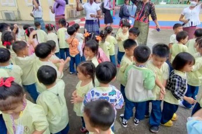 กิจกรรมกลางแจ้งเต้นประกอบเพลง ของเหล่าอนุบาลตัวน้อย