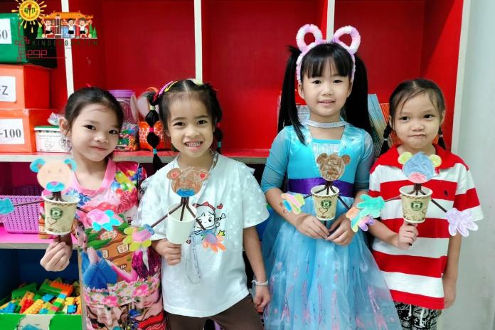 กิจกรรมสร้างสรรค์อนุบาล 3/2 ห้องดอก ลิลลี่