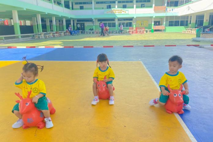 เช้าวันอังคารที่สดใสพบกับกิจกรรมกลางแจ้ง กับรอยยิ้มของเด็กๆ กันค่ะ