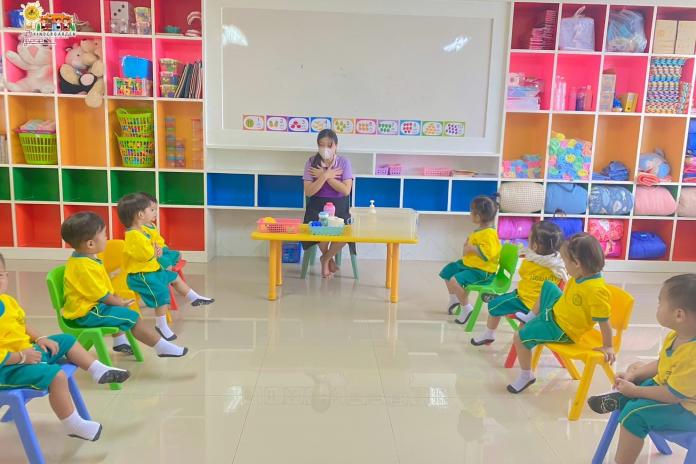 ห้องเรียนดอกชมพู ระดับชั้นเนอสเซอรี่ ของเล่นของใช้ของหนู กิจกรรม: รู้จักของเล่นของใช้และการดูแลรักษา