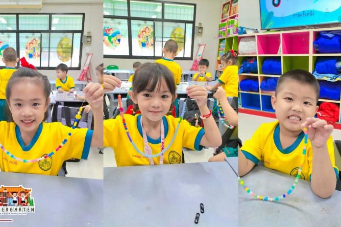 กิจกรรมสร้างสรรค์ ห้องอนุบาล2/4 สายคล้องแมสแสนสวย