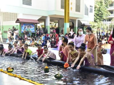 ภาพกิจกรรม วันลอยกระทง ประจำปี 2565