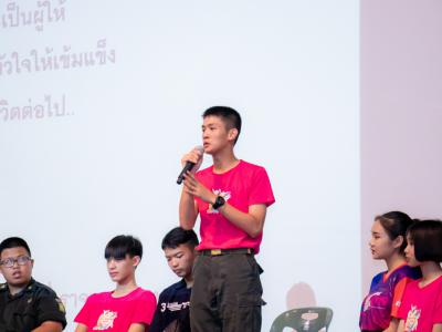 โรงเรียนสีขาวสร้างภูมิคุ้มกันปัญหาและพิษภัยยาเสพติดโรงเรียนมัธยมวิทยา