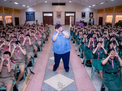 โรงเรียนสีขาวสร้างภูมิคุ้มกันปัญหาและพิษภัยยาเสพติดโรงเรียนมัธยมวิทยา