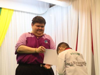 พิธีมอบใบประกาศนียบัตรทักษะกีฬาเทควันโดขั้นพื้นฐาน ระดับชั้น ป.1-3