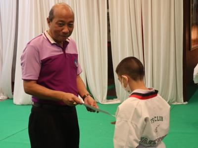 พิธีมอบใบประกาศนียบัตรทักษะกีฬาเทควันโดขั้นพื้นฐาน ระดับชั้น ป.1-3