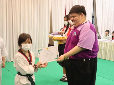 พิธีมอบใบประกาศนียบัตรทักษะกีฬาเทควันโดขั้นพื้นฐาน ระดับชั้น ป.1-3