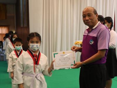 พิธีมอบใบประกาศนียบัตรทักษะกีฬาเทควันโดขั้นพื้นฐาน ระดับชั้น ป.1-3