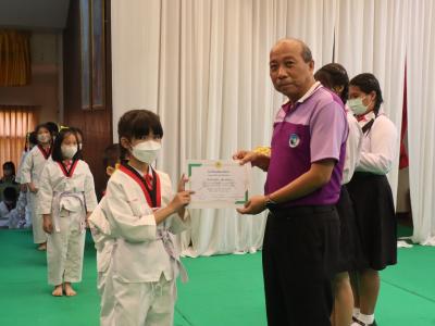 พิธีมอบใบประกาศนียบัตรทักษะกีฬาเทควันโดขั้นพื้นฐาน ระดับชั้น ป.1-3