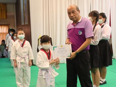 พิธีมอบใบประกาศนียบัตรทักษะกีฬาเทควันโดขั้นพื้นฐาน ระดับชั้น ป.1-3