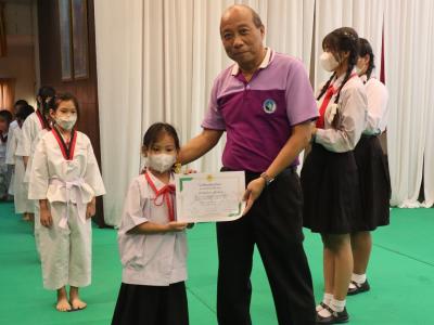พิธีมอบใบประกาศนียบัตรทักษะกีฬาเทควันโดขั้นพื้นฐาน ระดับชั้น ป.1-3
