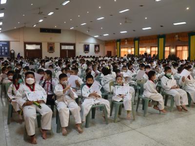 พิธีมอบใบประกาศนียบัตรทักษะกีฬาเทควันโดขั้นพื้นฐาน ระดับชั้น ป.1-3