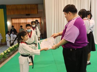 พิธีมอบใบประกาศนียบัตรทักษะกีฬาเทควันโดขั้นพื้นฐาน ระดับชั้น ป.1-3