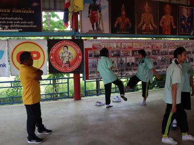 นักเรียนชั้นมัธยมศึกษาปีที่ 4 เข้ารวมฝึกซ้อมแม่ไม้มวยไทย ที่ค่ายมวยเบิกฤกษ์ยิม อำเภอเกาะคา จังหวัดลำปาง