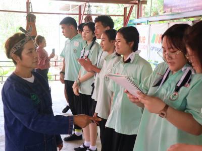 นักเรียนชั้นมัธยมศึกษาปีที่ 4 เข้ารวมฝึกซ้อมแม่ไม้มวยไทย ที่ค่ายมวยเบิกฤกษ์ยิม อำเภอเกาะคา จังหวัดลำปาง