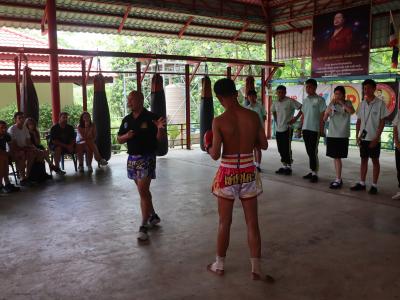 นักเรียนชั้นมัธยมศึกษาปีที่ 4 เข้ารวมฝึกซ้อมแม่ไม้มวยไทย ที่ค่ายมวยเบิกฤกษ์ยิม อำเภอเกาะคา จังหวัดลำปาง