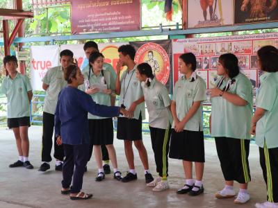 นักเรียนชั้นมัธยมศึกษาปีที่ 4 เข้ารวมฝึกซ้อมแม่ไม้มวยไทย ที่ค่ายมวยเบิกฤกษ์ยิม อำเภอเกาะคา จังหวัดลำปาง