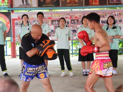 นักเรียนชั้นมัธยมศึกษาปีที่ 4 เข้ารวมฝึกซ้อมแม่ไม้มวยไทย ที่ค่ายมวยเบิกฤกษ์ยิม อำเภอเกาะคา จังหวัดลำปาง