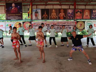 นักเรียนชั้นมัธยมศึกษาปีที่ 4 เข้ารวมฝึกซ้อมแม่ไม้มวยไทย ที่ค่ายมวยเบิกฤกษ์ยิม อำเภอเกาะคา จังหวัดลำปาง