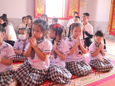 ประเพณีแห่เทียนพรรษา ตัวแทนระดับชั้นอนุบาล
