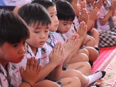 ประเพณีแห่เทียนพรรษา ตัวแทนระดับชั้นอนุบาล