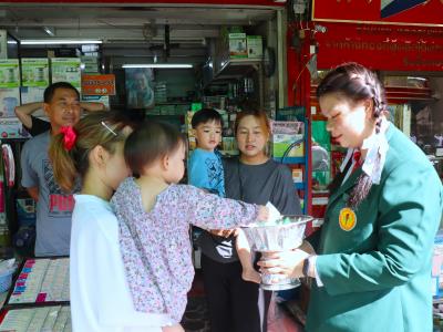 พิธีแห่เทียนพรรษา เนื่องในวันสำคัญทางพระพุทธศาสนา วันเข้าพรรษา
