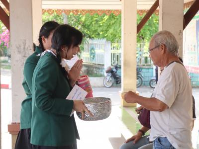 พิธีแห่เทียนพรรษา เนื่องในวันสำคัญทางพระพุทธศาสนา วันเข้าพรรษา