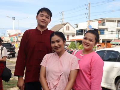 พิธีแห่เทียนพรรษา เนื่องในวันสำคัญทางพระพุทธศาสนา วันเข้าพรรษา