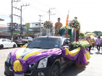 พิธีแห่เทียนพรรษา เนื่องในวันสำคัญทางพระพุทธศาสนา วันเข้าพรรษา