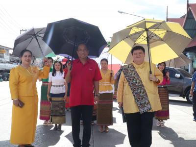 พิธีแห่เทียนพรรษา เนื่องในวันสำคัญทางพระพุทธศาสนา วันเข้าพรรษา
