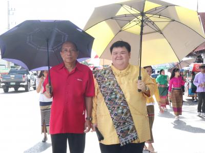 พิธีแห่เทียนพรรษา เนื่องในวันสำคัญทางพระพุทธศาสนา วันเข้าพรรษา