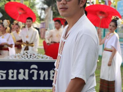 พิธีแห่เทียนพรรษา เนื่องในวันสำคัญทางพระพุทธศาสนา วันเข้าพรรษา