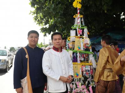 พิธีแห่เทียนพรรษา เนื่องในวันสำคัญทางพระพุทธศาสนา วันเข้าพรรษา