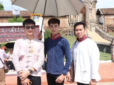 พิธีแห่เทียนพรรษา เนื่องในวันสำคัญทางพระพุทธศาสนา วันเข้าพรรษา