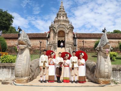 พิธีแห่เทียนพรรษา เนื่องในวันสำคัญทางพระพุทธศาสนา วันเข้าพรรษา