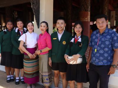 พิธีแห่เทียนพรรษา เนื่องในวันสำคัญทางพระพุทธศาสนา วันเข้าพรรษา