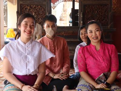 พิธีแห่เทียนพรรษา เนื่องในวันสำคัญทางพระพุทธศาสนา วันเข้าพรรษา