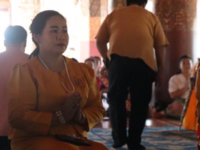 พิธีแห่เทียนพรรษา เนื่องในวันสำคัญทางพระพุทธศาสนา วันเข้าพรรษา