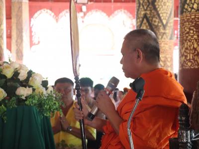 พิธีแห่เทียนพรรษา เนื่องในวันสำคัญทางพระพุทธศาสนา วันเข้าพรรษา