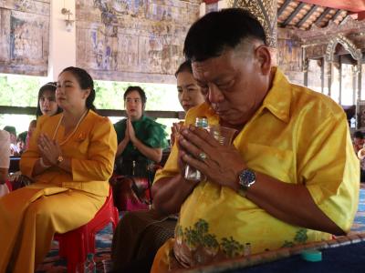 พิธีแห่เทียนพรรษา เนื่องในวันสำคัญทางพระพุทธศาสนา วันเข้าพรรษา