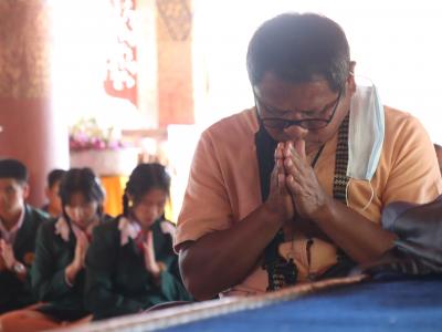 พิธีแห่เทียนพรรษา เนื่องในวันสำคัญทางพระพุทธศาสนา วันเข้าพรรษา