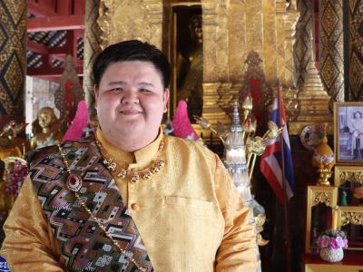 พิธีแห่เทียนพรรษา เนื่องในวันสำคัญทางพระพุทธศาสนา วันเข้าพรรษา