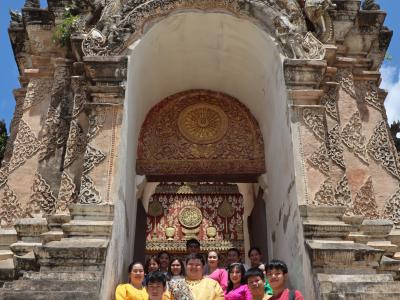 พิธีแห่เทียนพรรษา เนื่องในวันสำคัญทางพระพุทธศาสนา วันเข้าพรรษา