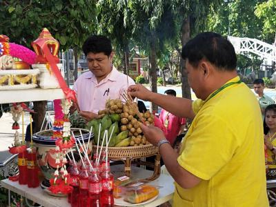 พิธีไหว้ศาลพระภูมิเจ้าที่เพื่อเป็นสิริมงคลในวันเปิดภาคเรียนที่ 2 ปีการศึกษา 2562