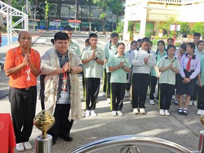 พิธีไหว้ศาลพระภูมิเจ้าที่เพื่อเป็นสิริมงคลในวันเปิดภาคเรียนที่ 2 ปีการศึกษา 2562