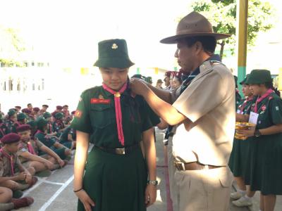 พิธีประดับยศและมองเครื่องหมายลูกเสือโลก ของลูกเสือสามัญรุ่นใหญ่