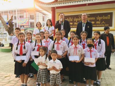 รับทุนการศึกษา สมาคมศิษย์เก่าโรงเรียนมัธยมวิทยา-ประชาวิทย์