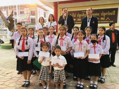 รับทุนการศึกษา สมาคมศิษย์เก่าโรงเรียนมัธยมวิทยา-ประชาวิทย์